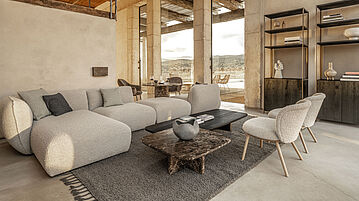 Home Depot Messe 2025 | News blog Gruenbeck interiors Vienna | Freifrau & Janua Home Depot Messe 2025 | News blog Gruenbeck interiors Vienna | Freifrau Mia modulares Sofa | Low dining news | Janua Tische aus Massivholz und Marmor