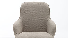 Der Stuhl SMO 671 von Rolf Benz ist bei Grünbeck Einrichtungen 1050 Wien erhältlich.
