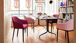 vitra-softshell-chair-rosa-pink-stoff-esszimmerstuhl-leicht-elegant-geschwungene-armlehnen-modern-grünbeck-gruenbeck-einrichtungen-wien-schauraum-haendler-designhouse-interior-design-vienna-innenarchitekturbuero-einrichtungshaus-moebelhaus-designmoebel-markenmoebel